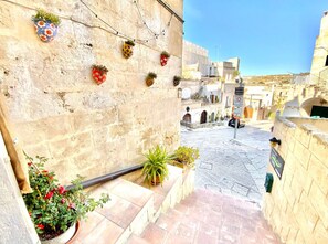 Property grounds - The Smile of the Sassi Rooms. Idris Superior Deluxe on Sassi view. (Matera)