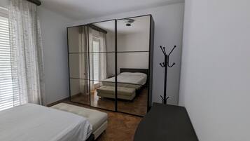 2 camere, una scrivania, ferro/asse da stiro, Wi-Fi gratuito