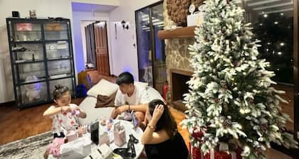 Luntian log cabin with WiFi, AC in superb Tagaytay City