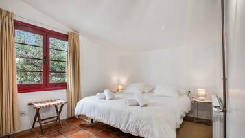 3 makuuhuonetta, silitysrauta/-lauta, Wi-Fi, vuodevaatteet