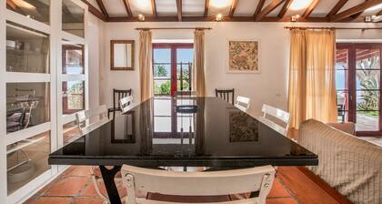 'Abejera' with Sea View, Private Terrace and Wi-Fi