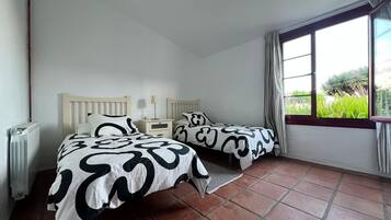 3 chambres, fer et planche Ă  repasser, Wi-Fi, draps fournis