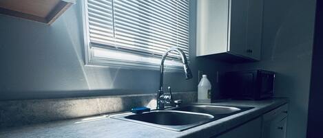 Micro-ondes, four, plaque de cuisson, lave-vaisselle