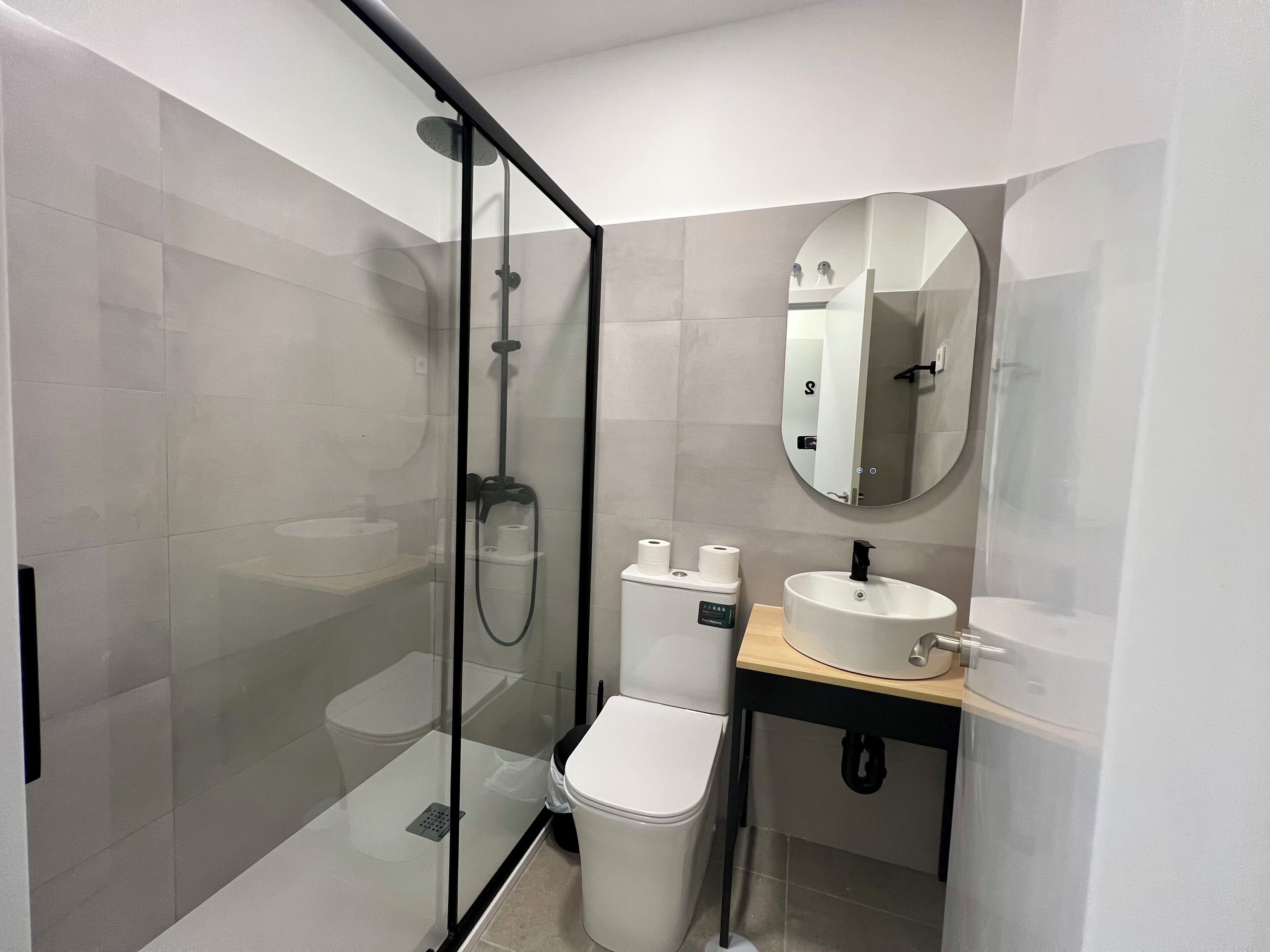 Classic Twin Room | Bathroom | Shower, towels, soap, shampoo