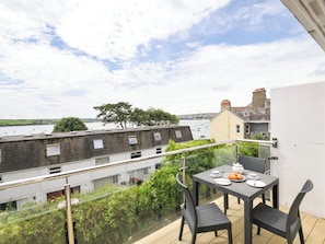 Outdoor dining - 9 Slipway Cottages (Wadebridge)