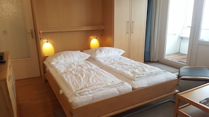 WiFi, bed sheets