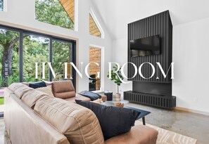 Smart TV, fireplace