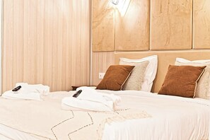 Apartment | 2 bedrooms, laptop workspace, iron/ironing board, bed sheets - Sublime Air-conditioned Flat Galeries Lafayette (Paris)