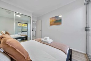 2 Schlafzimmer, Schreibtisch, Bügeleisen/Bügelbrett, WLAN