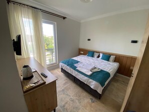 Phòng đôi hoặc 2 giường đơn Tiêu chuẩn, quang cảnh vườn | Bàn, khu vực làm việc phù hợp cho laptop 