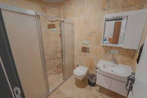 Economy Double or Twin Room | Bathroom | Shower, hair dryer, towels, soap - Full Of Life (Nevşehir)