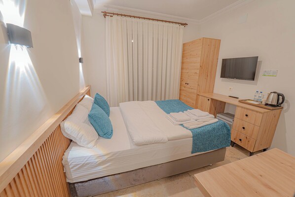 Economy Double or Twin Room | Desk, laptop workspace, free WiFi, bed sheets - Full Of Life (Nevşehir)