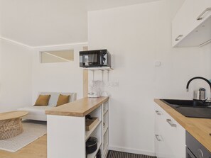 Kjøleskap, mikrobølgeovn, ovn og oppvaskmaskin