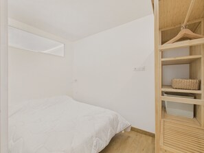 Interior - Apartment for 2 with balcony by the sea (Arzon)