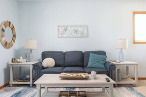 TV - 1 Min Walk to Beach in Duck with Comm Amenities! (Duck)