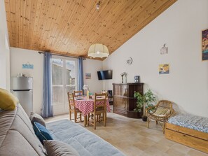 TV - 250 m from the main beach, for 2 adults / 2 children (Les Sables-d´Olonne)