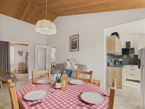 Interior - 250 m from the main beach, for 2 adults / 2 children (Les Sables-d´Olonne)