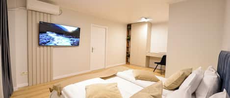 2 bedrooms, iron/ironing board, internet, bed sheets