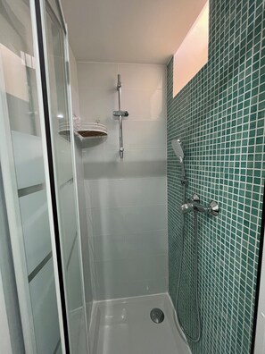 Hair dryer, soap - Charming studio in Graça (Lisboa)