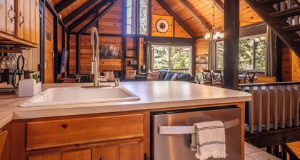 Dacha House - Chalet w/ Hot Tub & AC!