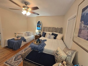 3 bedrooms, desk, iron/ironing board, free WiFi