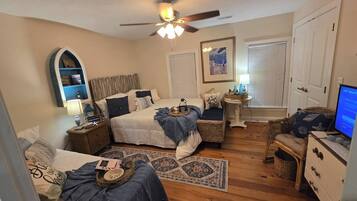 3 dormitoris, escriptori, planxa i posts de planxar i wifi gratuïta