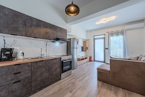 Vila, 5 quartos, piscina particular, vista para o mar | Cozinha privada | Micro-ondas, fogão, máquina de café expresso, cafeteira/chaleira