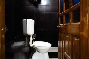 Family Room | Bathroom