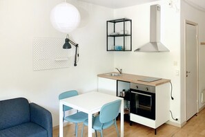 Studio, 1 giường cỡ queen | Khu phòng khách
