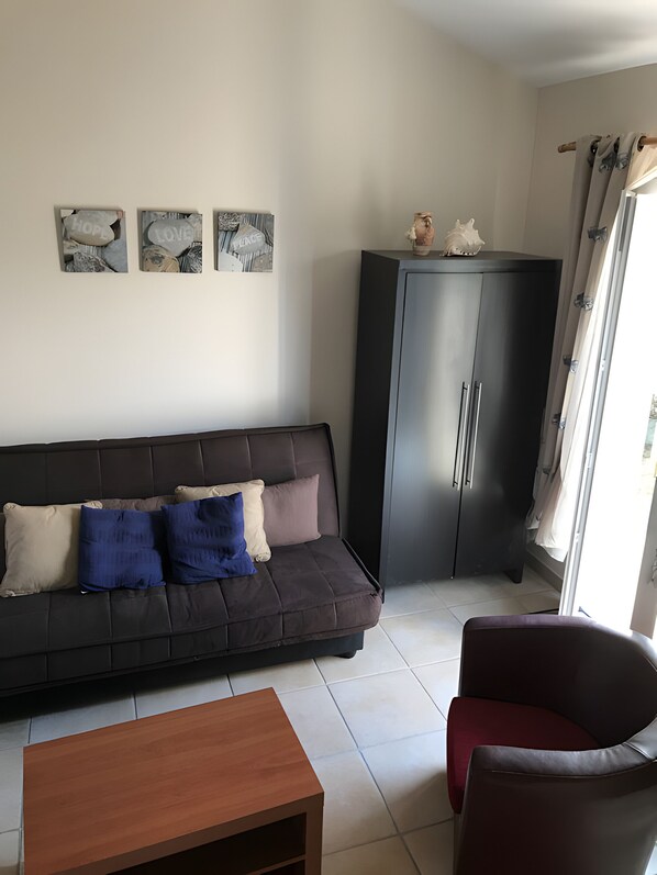 Télévision, table de tennis de table