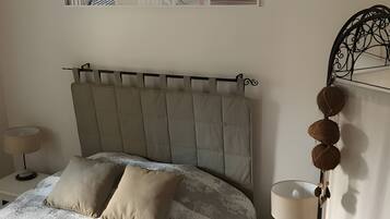 2 slaapkamers, een strijkplank/strijkijzer, wifi, beddengoed