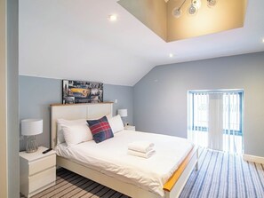 4 dormitorios, tabla de planchar con plancha, wifi gratis y ropa de cama