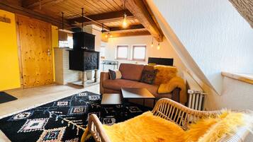 TV, mesa de pingue-pongue