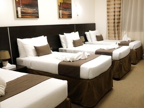 Skrivebord, wi-fi (inkludert) og sengetøy