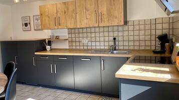Fridge, oven, stovetop, dishwasher