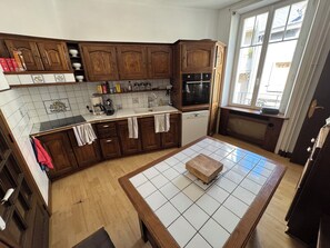 Réfrigérateur, four, plaque de cuisson, lave-vaisselle