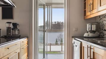 Køleskab, mikrobølgeovn, ovn, kogeplade