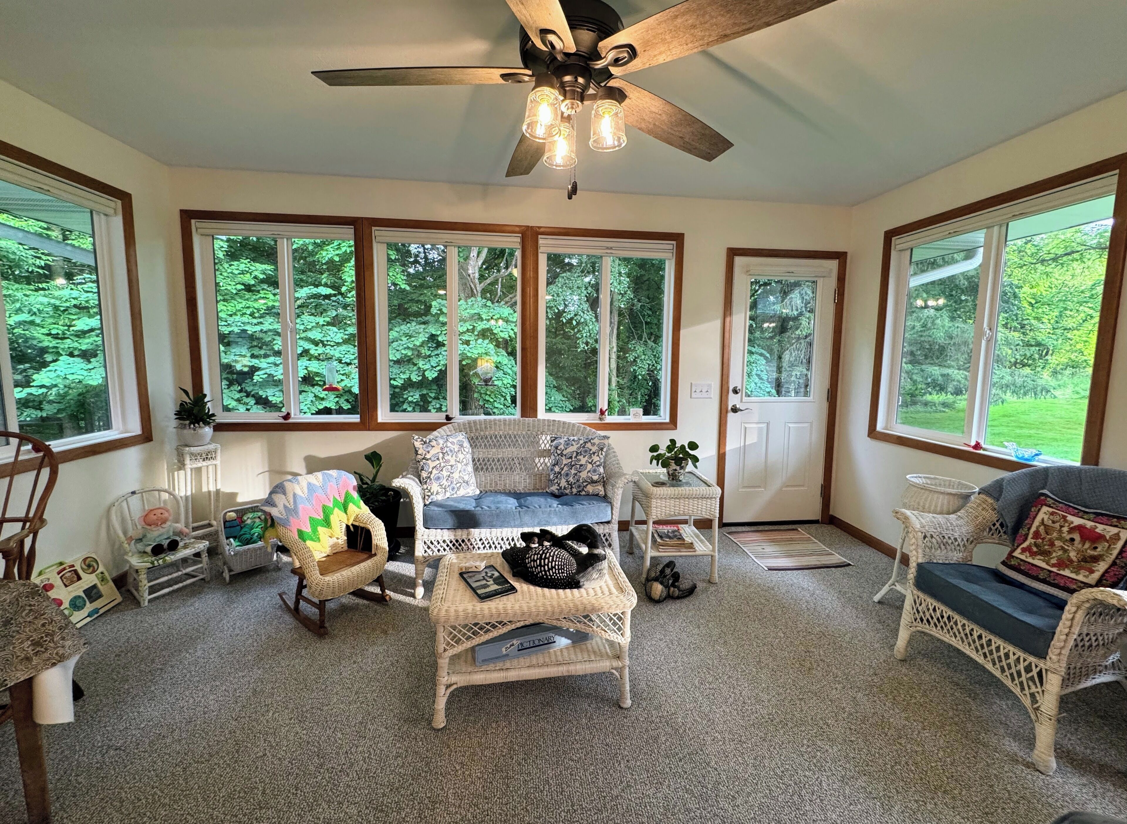 Smart TV, reproductor de DVD, libros y oficina 