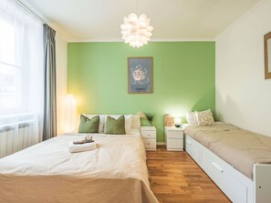2 bedrooms, travel crib, free WiFi