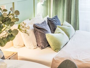 2 bedrooms, travel cot, free WiFi