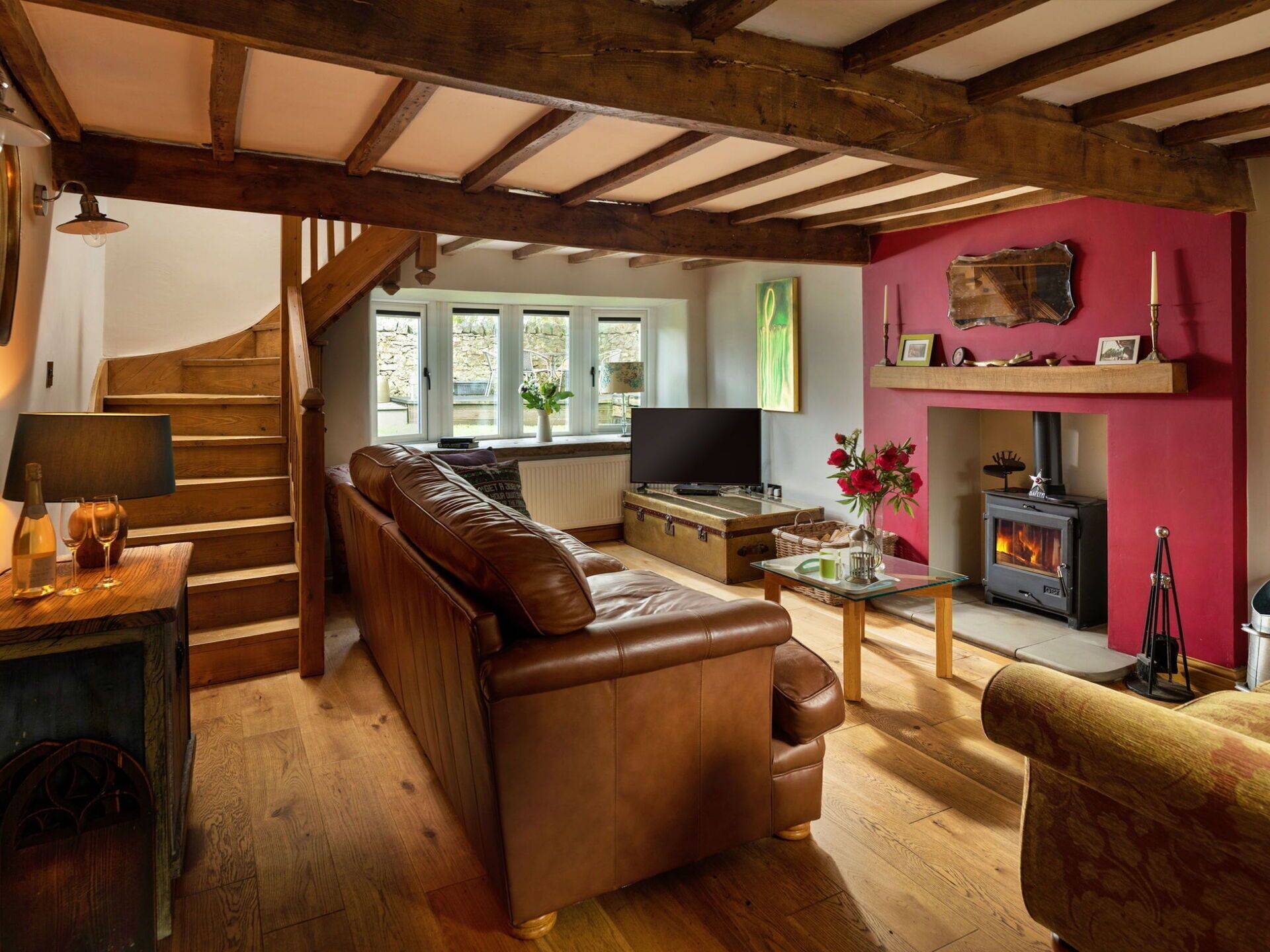 TV, fireplace