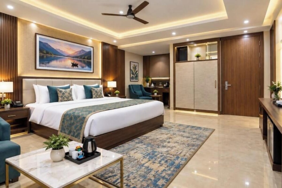 Superior Room, Balcony, City View | Premium bedding, down comforters, pillowtop beds, minibar