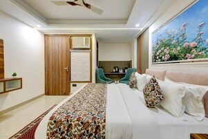 Deluxe-Doppelzimmer, Stadtblick | Hochwertige Bettwaren, Pillowtop-Betten, Schreibtisch