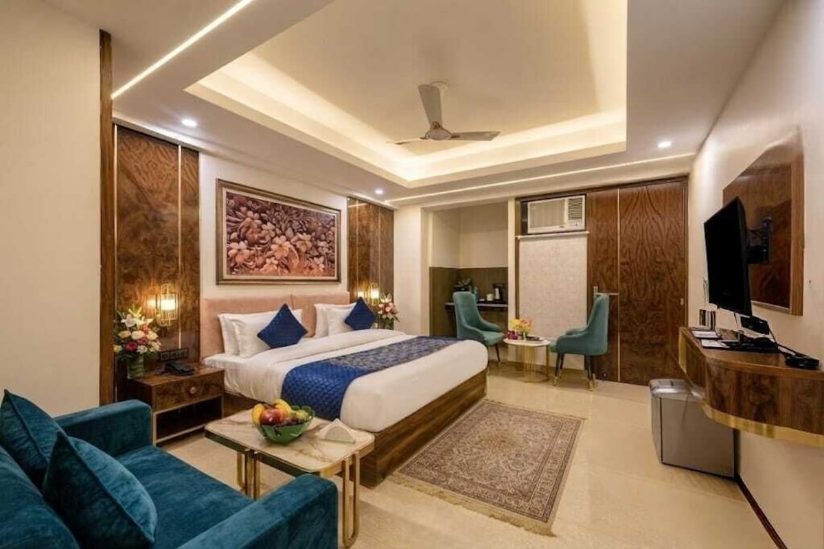 Premium bedding, down duvets, pillow-top beds, minibar