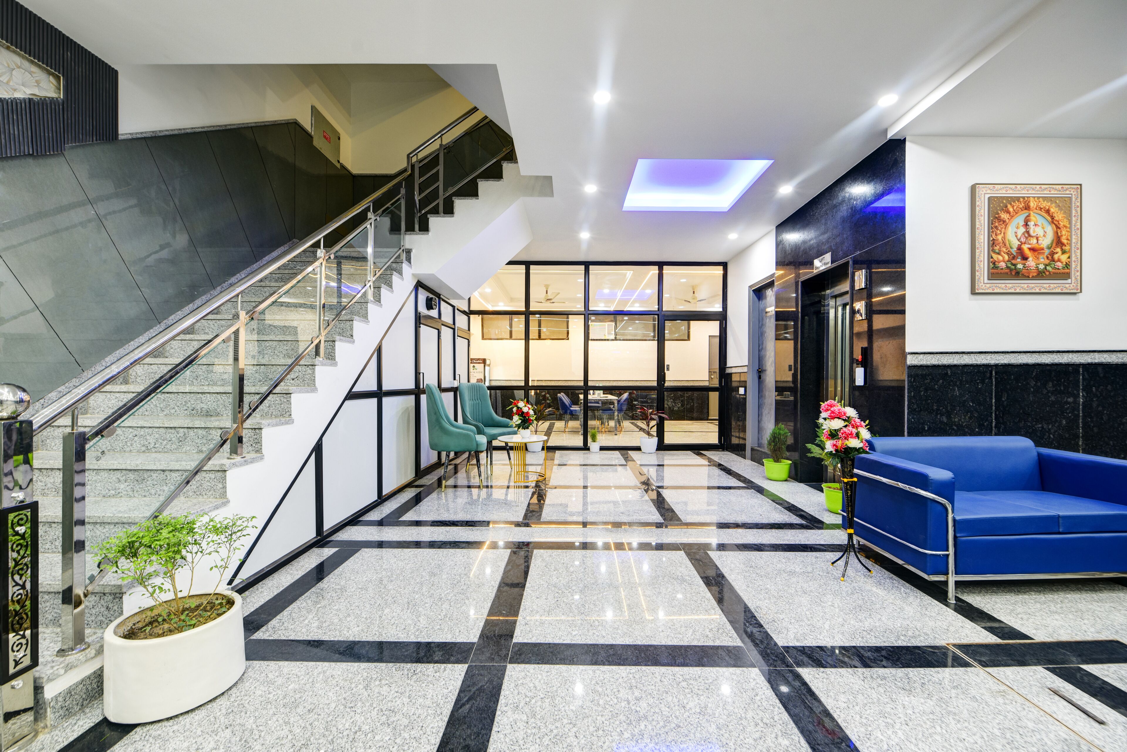 Coin salon dans le hall