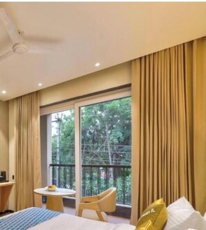 Premium bedding, down comforters, pillowtop beds, minibar - Hotel Dream World (New Delhi)