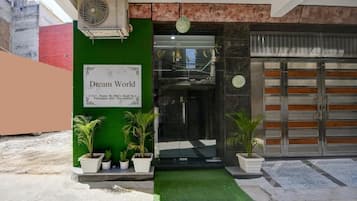 Mặt tiền nơi lưu trú