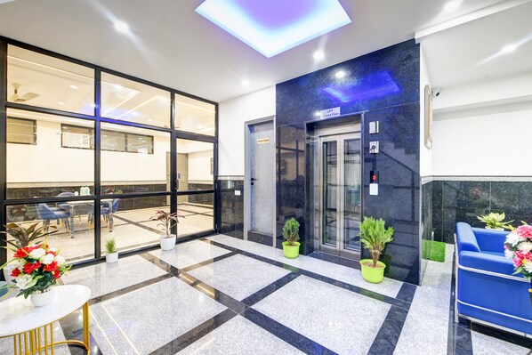 Lift - Hotel Dream World (New Delhi)