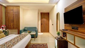 Deluxe Room, City View | Premium bedding, down comforters, pillowtop beds, minibar