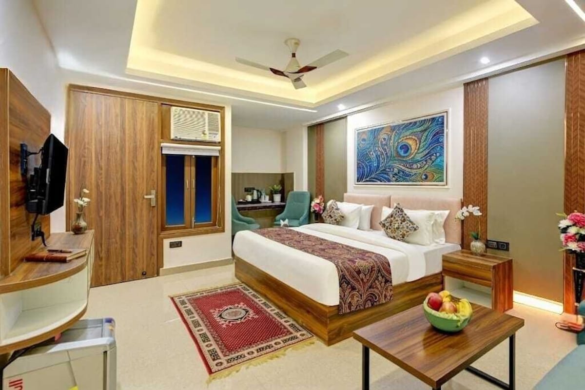 Superior Room, Balcony, City View | Premium bedding, down duvets, pillow-top beds, minibar